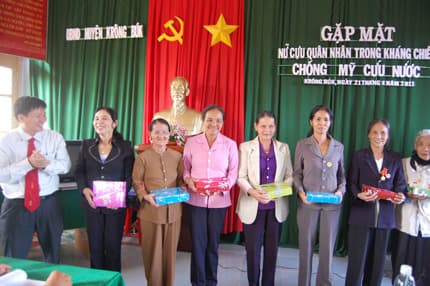 Gặp mặt các nữ cựu quân nhân tham gia kháng chiến chống Mỹ