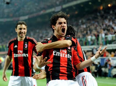 Pato lập cú đúp, Milan vùi dập Inter