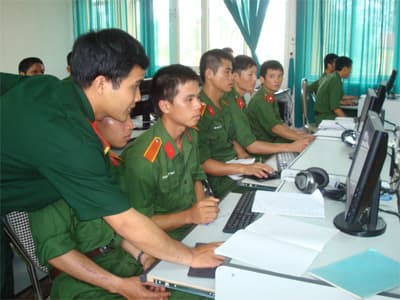 Tạo điều kiện để bộ đội tiếp cận thông tin