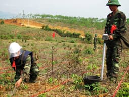 Đẩy nhanh tiến độ lập bản đồ ô nhiễm bom mìn toàn quốc