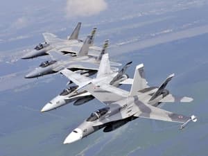 Máy bay chiến đấu F/A-18 của Mỹ rơi tại California