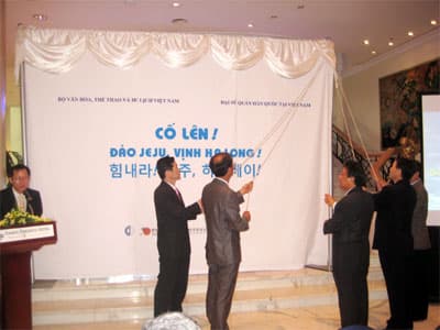 Cùng quảng bá, bầu chọn cho vịnh Hạ Long và đảo Jeju trở thành kỳ quan thiên nhiên thế giới mới