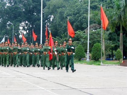 Chính quy trước "gương điều lệnh"