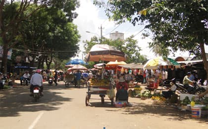 Đắk Lắk - đường biến thành chợ