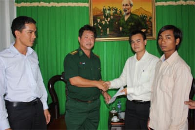 Bàn giao người nước ngoài bị nạn trên biển
