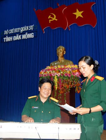 Cô gái Mnông thành tuyên truyền viên giỏi