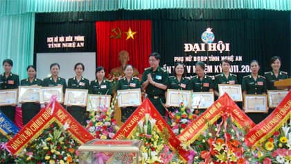 Làm tốt việc nước, đảm việc nhà