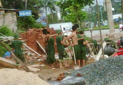"Mượn" bộ đội đi giúp bạn