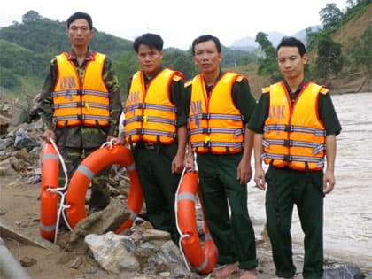 Dũng cảm cứu dân nơi đầu nguồn lũ quét