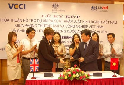 Anh hỗ trợ Việt Nam rà soát pháp luật kinh doanh