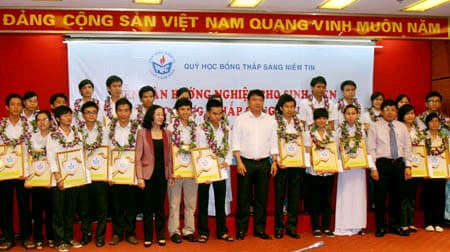 Cấp học bổng 10 triệu đồng/1 năm học cho tân sinh viên