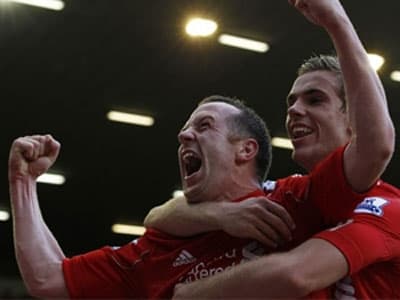 Tân binh tỏa sáng đưa Liverpool lên ngôi đầu