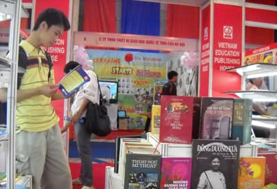 Khai mạc “Hội chợ sách và sản phẩm giáo dục 2011”