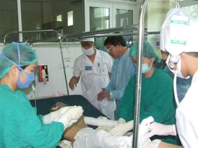 Gần 500 triệu đồng ủng hộ các nạn nhân đang điều trị tại Viện Bỏng quốc gia