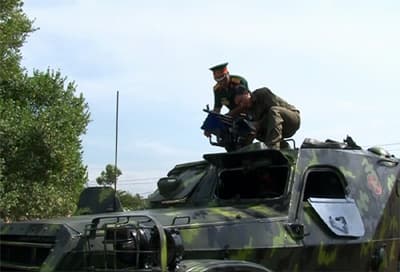 Khi lính thợ vào trận