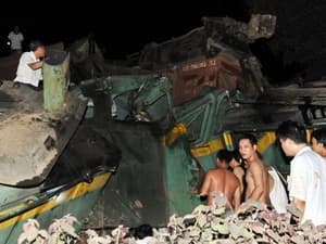 Đưa được nạn nhân vụ lật tàu ở Lào Cai ra ngoài