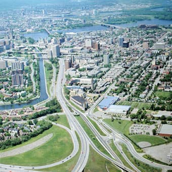 “Canada – Vui khám phá, cùng chia quà!”