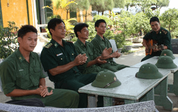 Khen th­­ưởng không nên chạy theo thành tích
