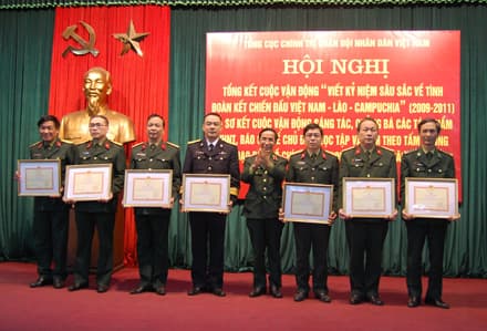 Cục Tuyên huấn (Tổng cục Chính trị) trao giải và tiếp tục đẩy mạnh hai cuộc thi viết