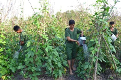 Lính công binh "thực túc..."