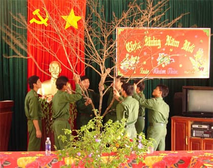 Nồng ấm Tết quân - dân nơi biên giới