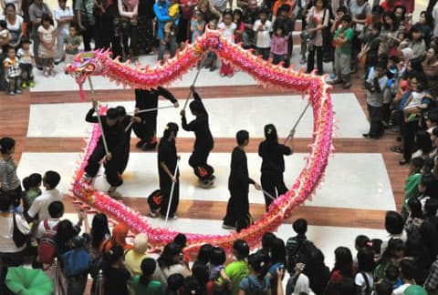 Châu Á tưng bừng đón tết con rồng