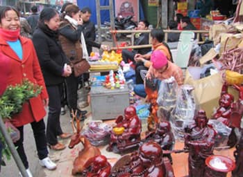 Hàng nghìn du khách dự hội chợ Viềng Nam Định