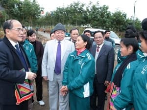 Chủ tịch Quốc hội Nguyễn Sinh Hùng dự Tết đồng bào Mông tại Sơn La