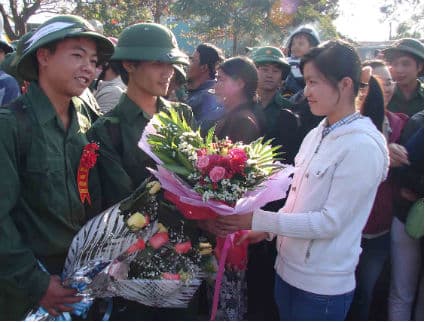 Tây Nguyên rộn ràng trống hội tòng quân
