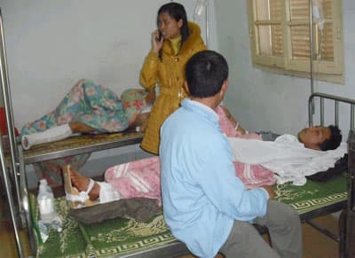 Tai nạn xe khách tại Lào, 4 người chết, 20 người bị thương
