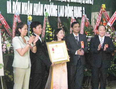 Đón nhận Huân chương Lao động hạng 3