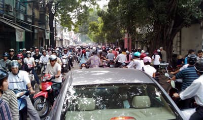 Hà Nội: Tắc đường cục bộ trên đường Hoàng Hoa Thám
