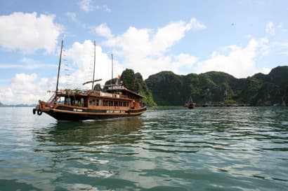 Dạt dào sóng nước Hạ Long