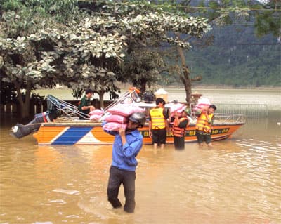 Viettel Quảng Bình bảo đảm thông tin thông suốt trong lũ dữ