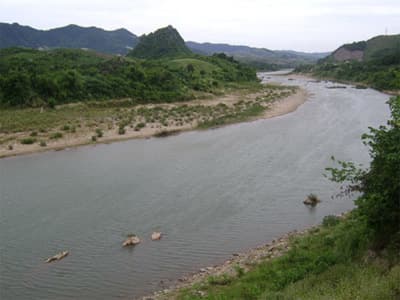 Miền Trung trong cảnh lũ chồng lên lũ