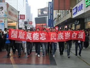 Hàng nghìn người dân Trung Quốc và Nhật Bản biểu tình