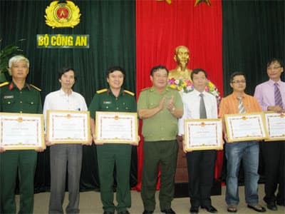 Tổng kết hoạt động kỷ niệm 65 năm thành lập CAND và 5 năm ngày hội “Toàn dân bảo vệ ANTQ”