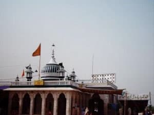 Pakistan: Nổ bom ở đền thờ, 28 người thương vong
