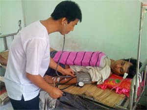 Cứu ngư dân bị nạn trên biển