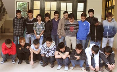 Bắt nhóm quái xế gây náo loạn đường phố
