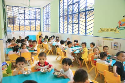Hỗ trợ ăn trưa cho trẻ em 5 tuổi