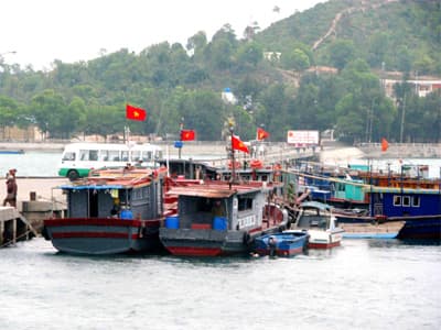 Bộ đội chung tay giúp dân xóa nghèo