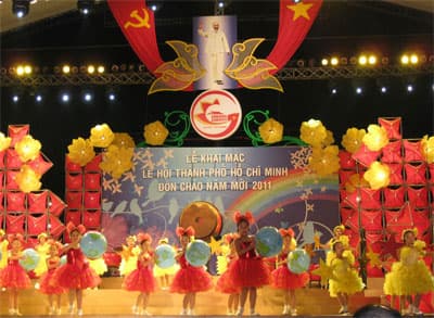 Tưng bừng Lễ hội đón chào năm mới 2011