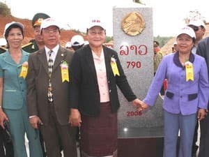 Việt – Lào thống nhất đẩy nhanh dự án tăng dày và  tôn tạo mốc quốc giới