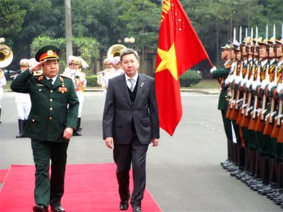 Bộ trưởng Quốc phòng Mông Cổ thăm Việt Nam
