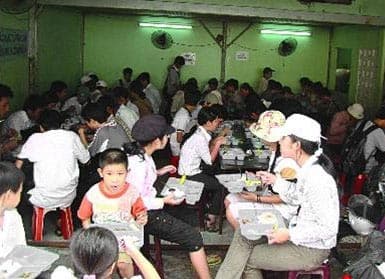 Hỗ trợ 1.600 suất ăn miễn phí cho thí sinh