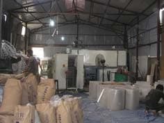 Xưởng sản xuất nhựa “hành” dân