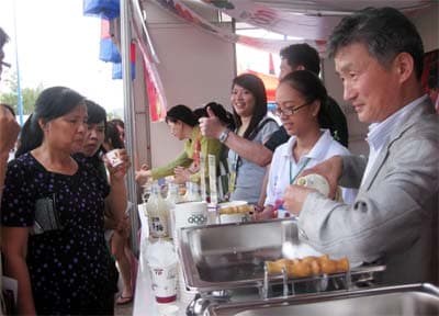 “Nếm cả thế giới”, dính nhiều “sạn”
