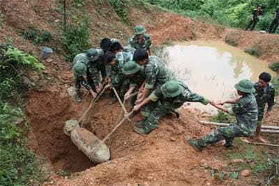 Hủy nổ an toàn hai quả bom lớn