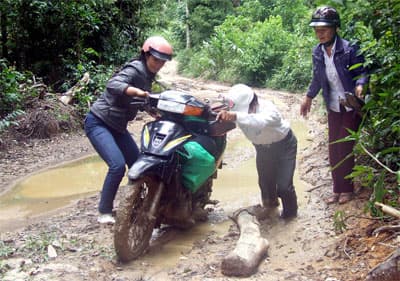 Mùa cô giáo “cõng” chữ ngược Pờ Yầu